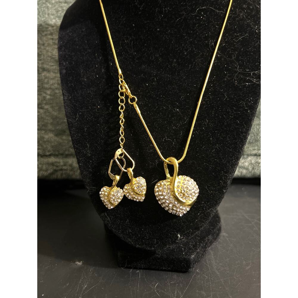 Absolutely Gorgeous 14 Karat Gold Necklace and Earrings Set